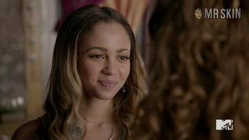 Vanessa Morgan, Molly Kunz in Finding Carter (2014-2015) Sexy Lesbian Lesbian Sexy 243978