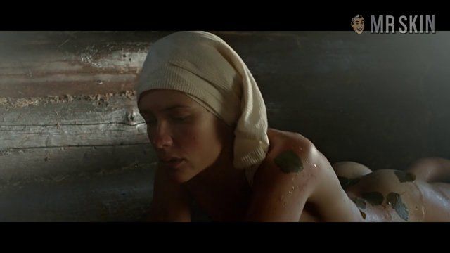 Agniya Kuznetsova, Kristina Asmus, Evgeniya Malakhova, Anastasiya Mikulchina, Ekaterina Vilkova, Sofia Lebedeva in The Dawns Here Are Quiet (2015) Bre