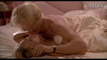 Meryl Streep in She-Devil (1989) Right Nipslip Breasts Right Nipslip 244594