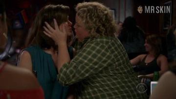 Betsy Brandt, Fortune Feimster in Life in Pieces (2015-2017) Lesbian Lesbian Sexy 255030