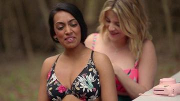 Melinda Shankar, Paula Brancati in Slasher (2016-2021) Bikini Bikini Sexy 262999