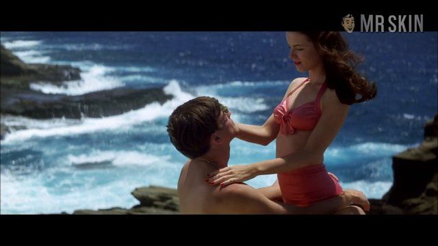 Sexiest Scenes of Evelyn Johnson from Pearl Harbor. Bikini, underwear. 249827