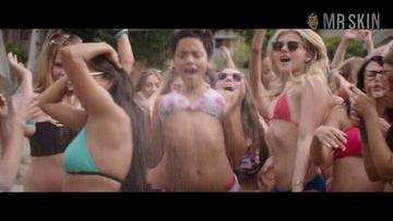 Chloë Grace Moretz, Kiersey Clemons, Awkwafina in Neighbors 2: Sorority Rising (2016) Bikini Bikini 250764