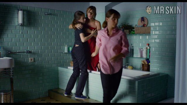 Adriana Ugarte Naked as Julieta Arcos, joven. Left Breast, breasts, butt. 252831
