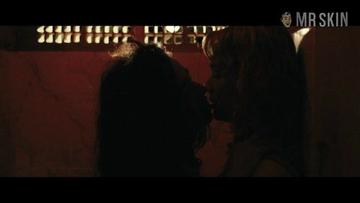 Cláudia Ohana, Mariana Ximenes in Zoom (2016) Lesbian Breasts Right Breast Bikini Breasts 253075