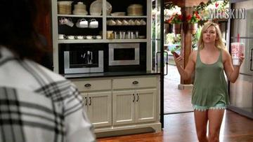 Heléne Yorke in Graves (2016-2017) Sexy Breasts Sexy 254500