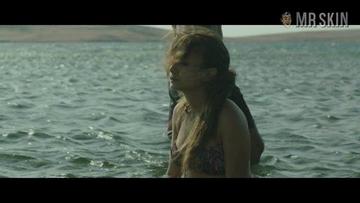 Damla Sönmez in Across the Sea (2014) Bikini Bikini Sexy 254038