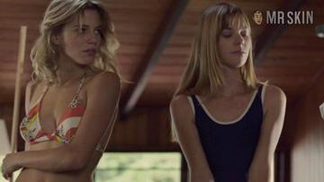 Justina Bustos in Historia de un Clan (2015) Bikini Bikini Sexy 256208