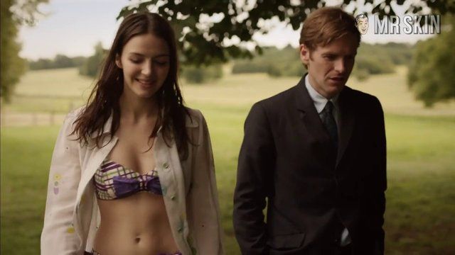 Ella Hunt in Endeavour (2013-2018) Bikini Bikini 256256
