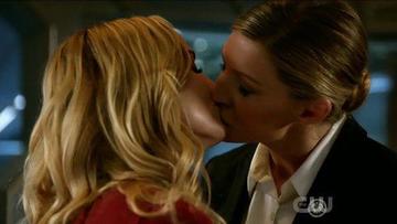 Caity Lotz, Jes Macallan in DC's Legends of Tomorrow (2016-2018) Lesbian Sexy Bikini Lesbian 265932