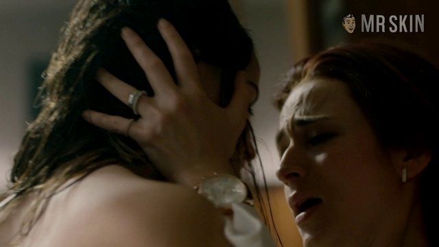 Marianna Burelli, Alicia Jaziz in Ingobernable (2017-2018) Lesbian Sexy Breasts Left Breast 257820
