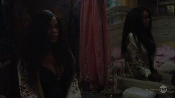 Niecy Nash in Claws (2017-2022) Sexy Sexy Underwear 260847