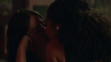 Aisha Dee, Nikohl Boosheri in The Bold Type (2017-2021) Lesbian Lesbian Sexy 268353