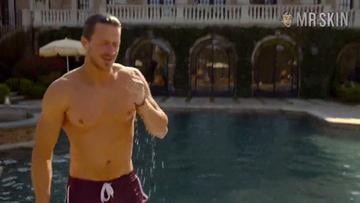 Elizabeth Gillies in Dynasty (2017-2022) Bikini Bikini Lesbian 284604