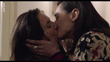 Camille Chamoux, Yelle in J'ai 2 Amours (2017-2018) Lesbian Breasts Lesbian 266310