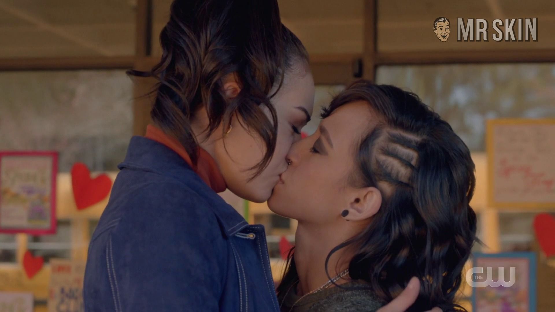 Hottest Kaylee Bryant Scene in Legacies. Lesbian. 322748