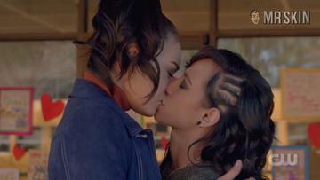 Kaylee Bryant, Courtney Bandeko in Legacies (2018-2021) Lesbian Lesbian 322748