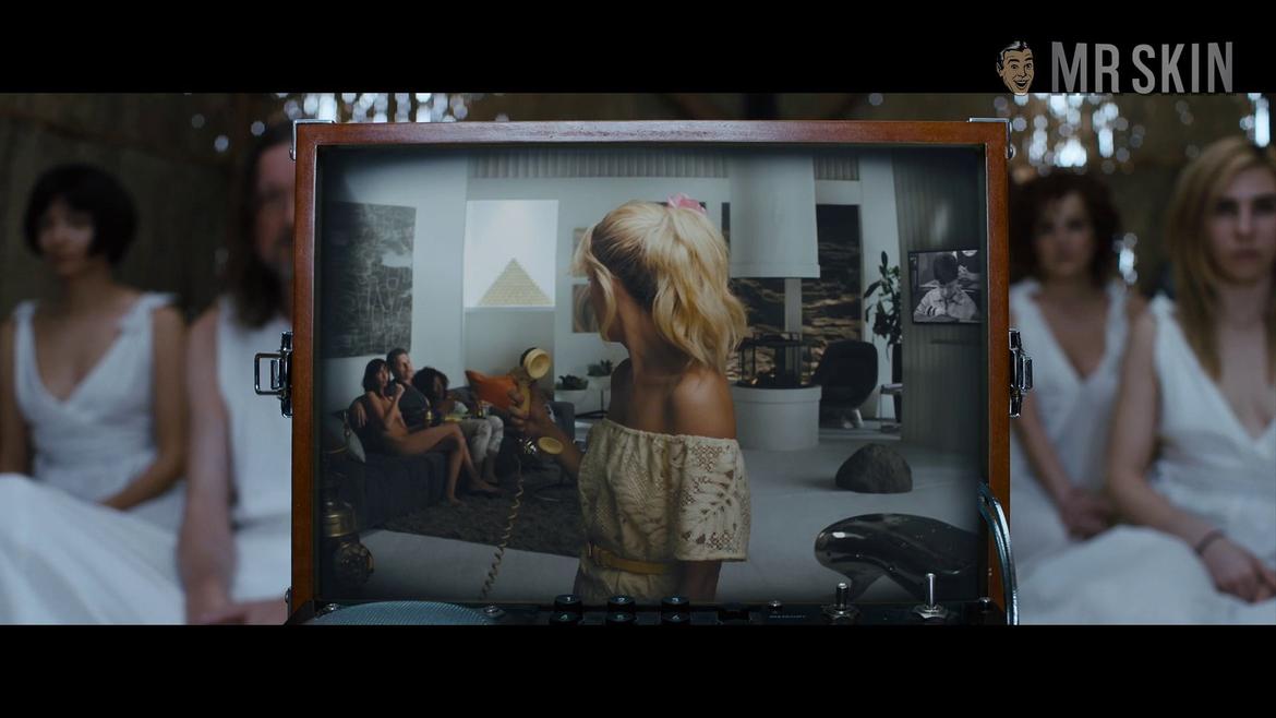 Stephanie Moore in Under the Silver Lake (2018) Breasts Bush Breasts Bush 276044