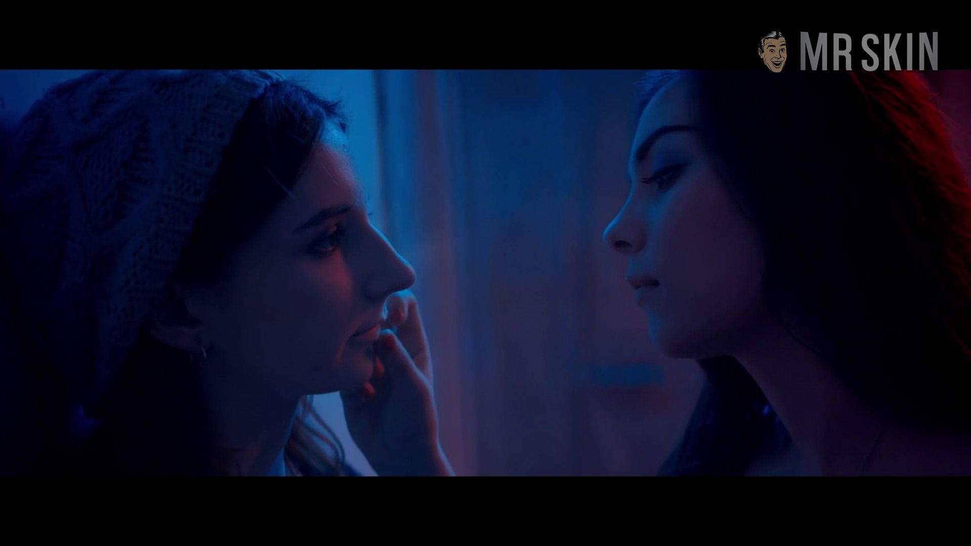 Priya Blackburn in Pulling (2017) Lesbian Lesbian 278511