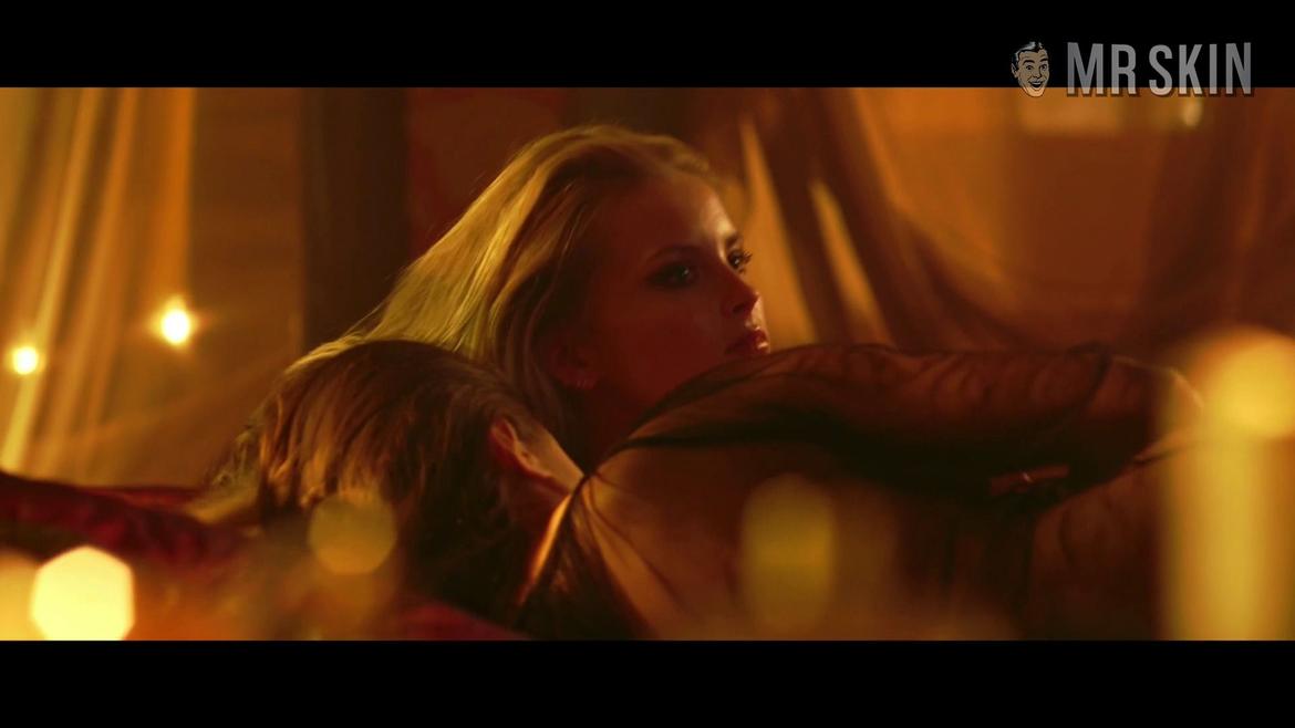 Petra Silander, Lucile Wawrzyniak, Aurore Schaeffer in Virtual Revolution (2016) Breasts Lesbian Thong Underwear Butt Sexy Breasts Butt 282792