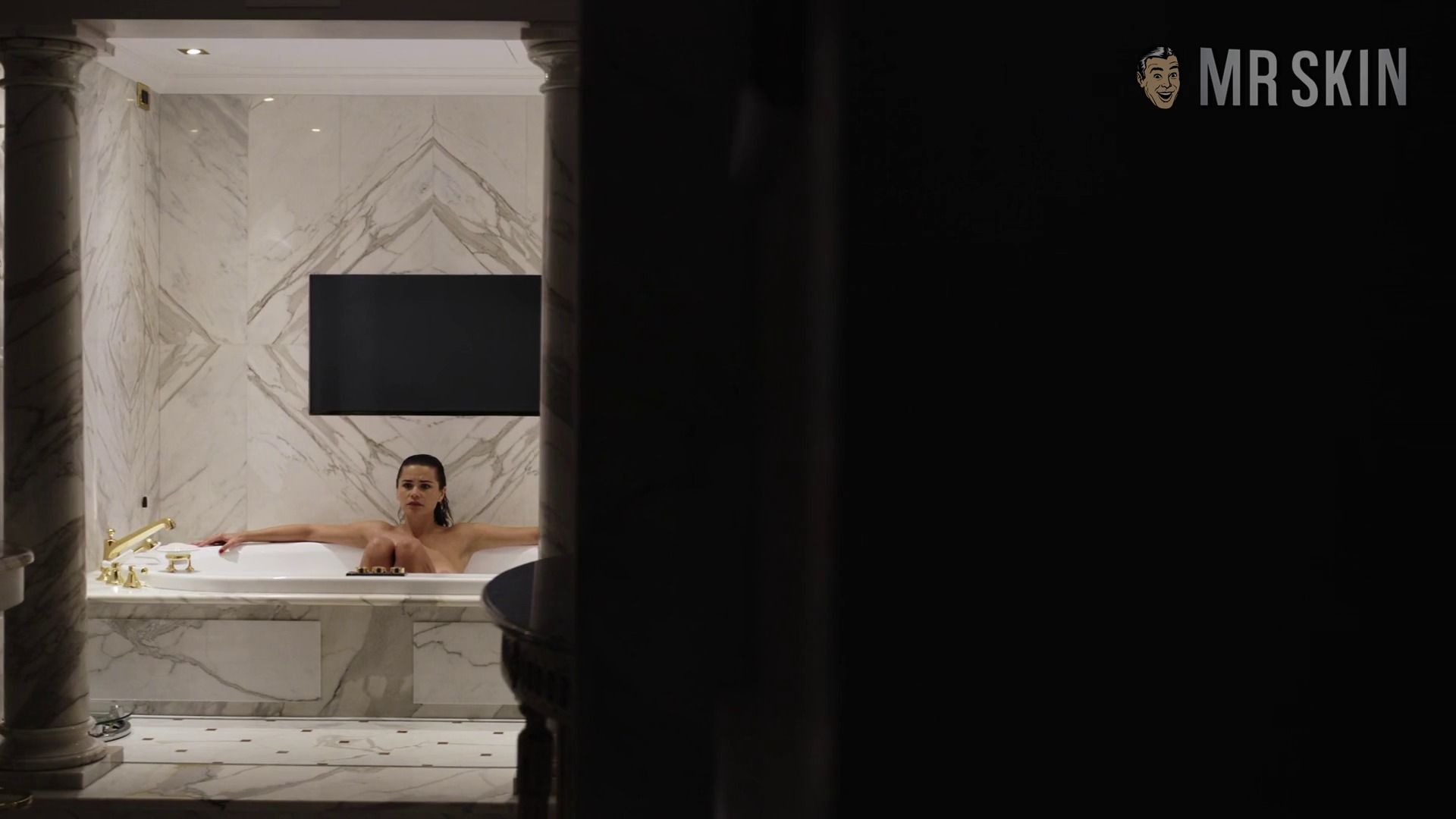 Nudes of Amber / Bauer's Girlfriend from The New Pope. Breasts, Left Breast, Left Nipslip, bush, butt. 298902