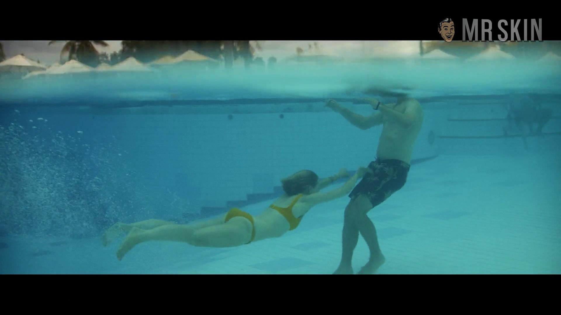 Sexiest Scenes of Sam Bloom from Penguin Bloom. Bikini, butt, sexy. 317837