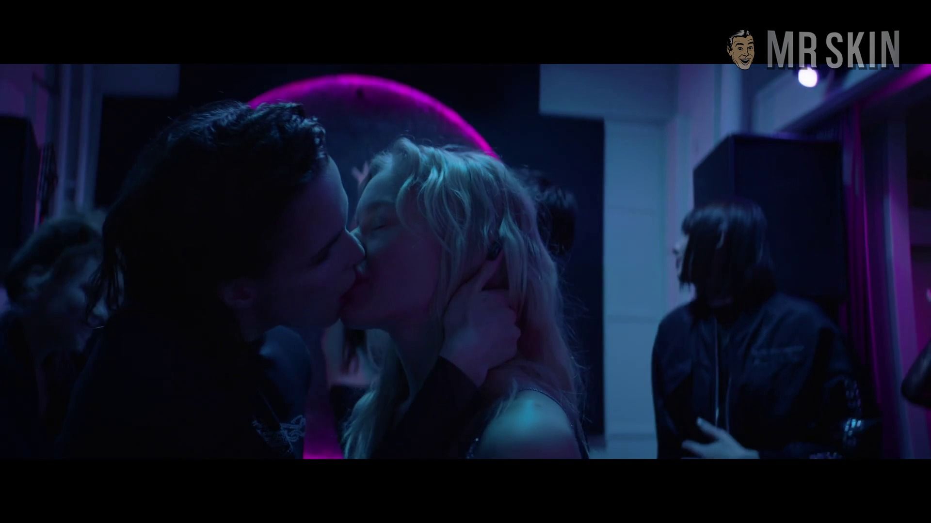 Sexiest Scenes of Lera from Happy End. Lesbian, breasts, bush. 321887