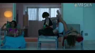 Beatrice Grannò, Serena De Ferrari, Susanna Acchiardi in Zero (2021) Bikini Sexy Bikini Sexy 321572