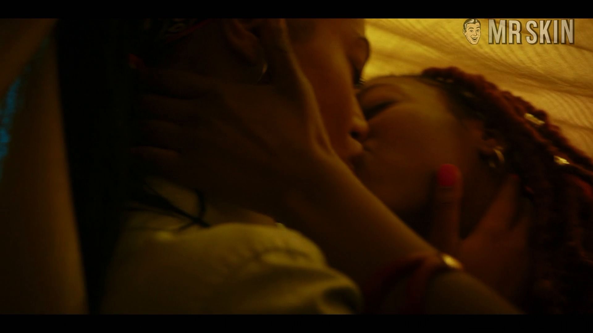 Sexiest Jobel Mokonzi Scene in Para - We Are King. Lesbian, bikini, underwear. 344017