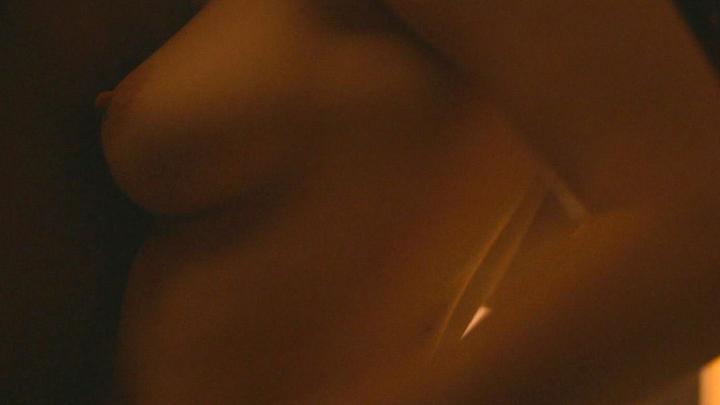nudedebut_emmamackey.jpg?quality=80&width=720&s=1cd2c12636c64f2aa7fda345d853c87734af43f9b6c13369c613aaf146958fc6