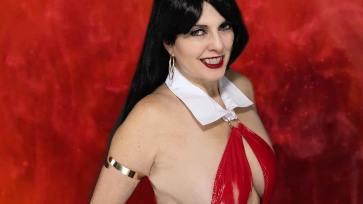 @amhcosplays as Vampirella